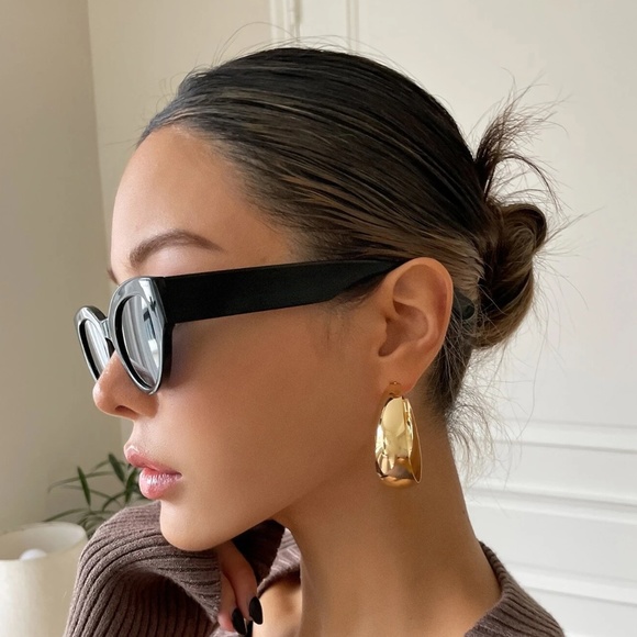 Jewelry - Luxe Minimalist large hoop earrings